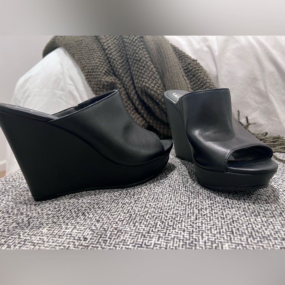 Black Wedges